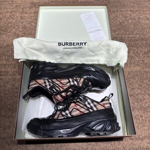 Burberry Arthur Archive Sneakers – Beige/Black – Men’s Size 11 (EU 44)